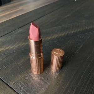 NWOT CHARLOTTE TILBURY Matte Revolution Lipstick - Pillow Talk Medium